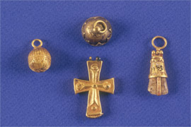 Treasure of golden jewellery