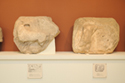 Ανάγλυφες πλάκες ζωφόρου ναού Ποσειδώνος Σουνίου. Αίθριο Μουσείου Λαυρίου.