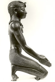 Side view of the statuette
