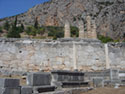 The polygonal wall, in the front the Stoa of the Athenians, in the background the Apollo temple