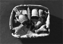 Model of a neolithic house with 8 human idols