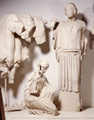 Άποψη της Ιπποδάμειας και του τεθρίππου του Πέλοπα από το ανατολικό αέτωμα Ναού του Διός