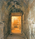 View of the tomb, where the chamber, the antechamber and the bed are visible.
